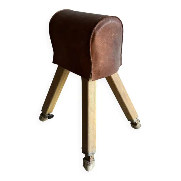 Cheval d'arçons belge vintage des années 1960 — coffre en cuir marron sur pieds en bois naturel