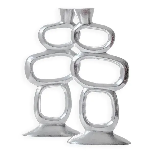 Paire de bougeoirs design par Matthew Hilton