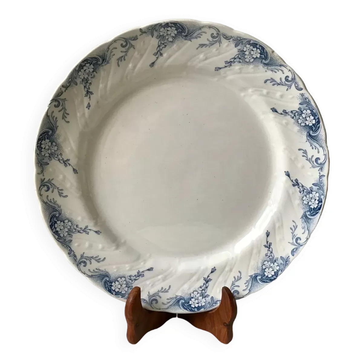 Plat rond en Terre de Fer K&G Lunéville modèle ''Angèle'' fin XIXème