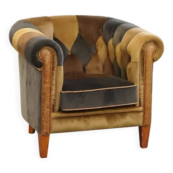 Fauteuil club Chesterfield en patchwork de tissus uniques dans le style anglais.