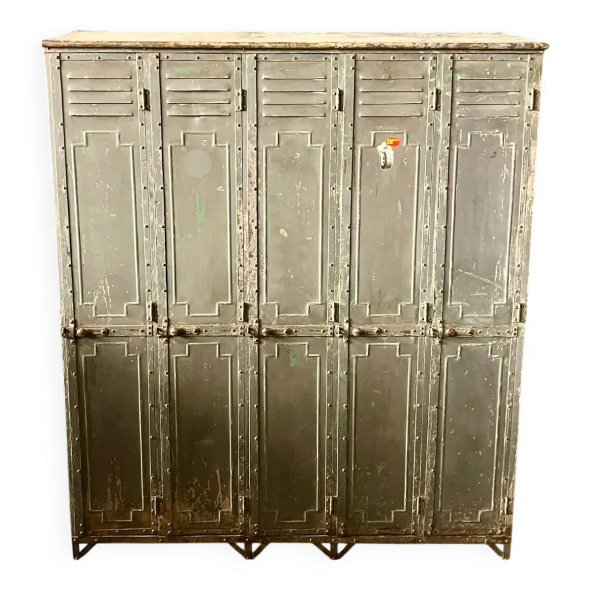 Vestiaire industriel de la marque Gantois vers 1930