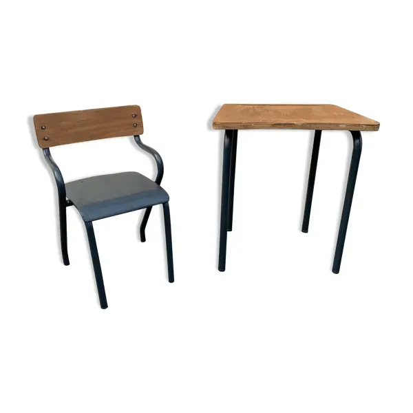 Bureau d'écolier avec son fauteuil