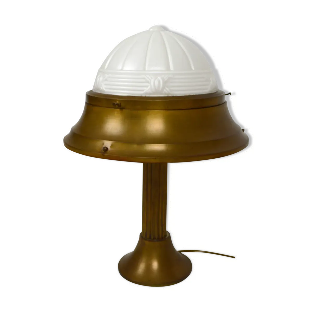 Lampe Art Déco en laiton patiné et verre moulé, vers 1930