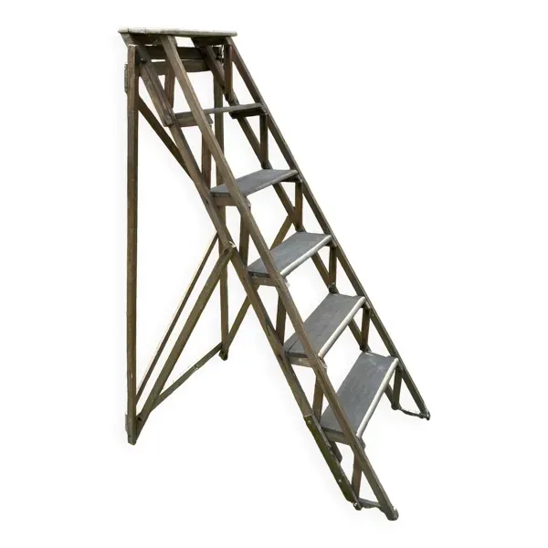 Escabeau de peintre ancien en bois