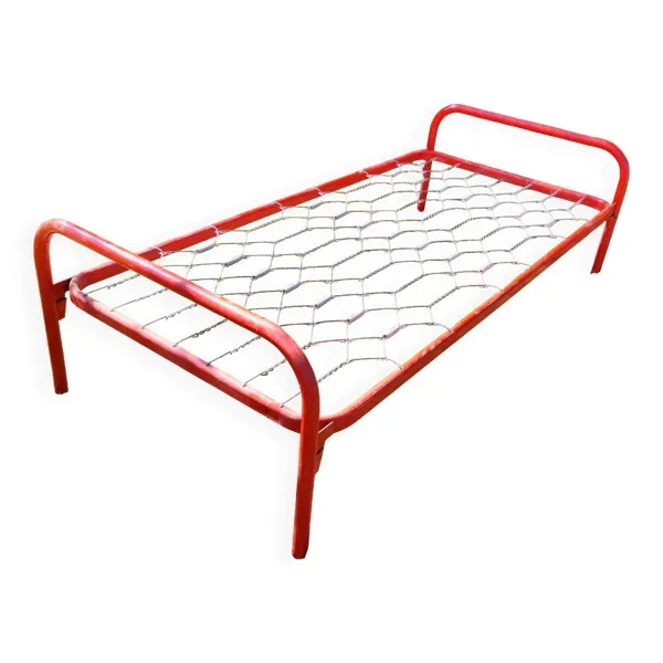 Lit métallique rouge