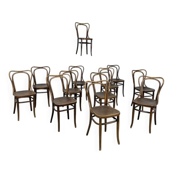 Suite de 12 chaises de bistrot à gaufrage végétal 1920