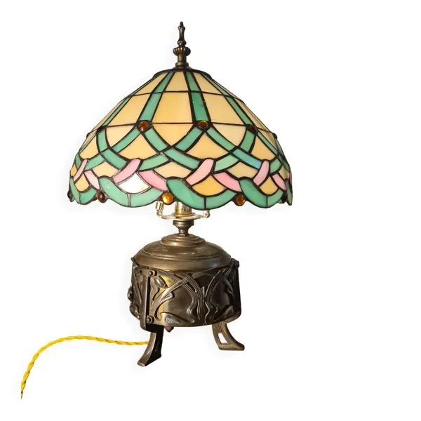 lampe bronze et laiton art nouveau 1900  et un abat jour en pate de verre e