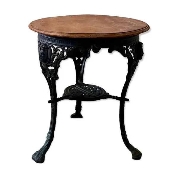 Table de pub anglais circa 1901