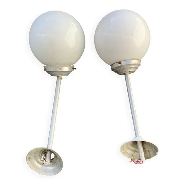 Paire de lustre opaline blanche vintage école