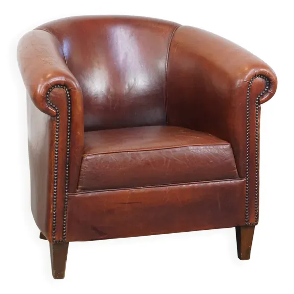 Fauteuil club en peau de mouton de style anglais avec une belle patine