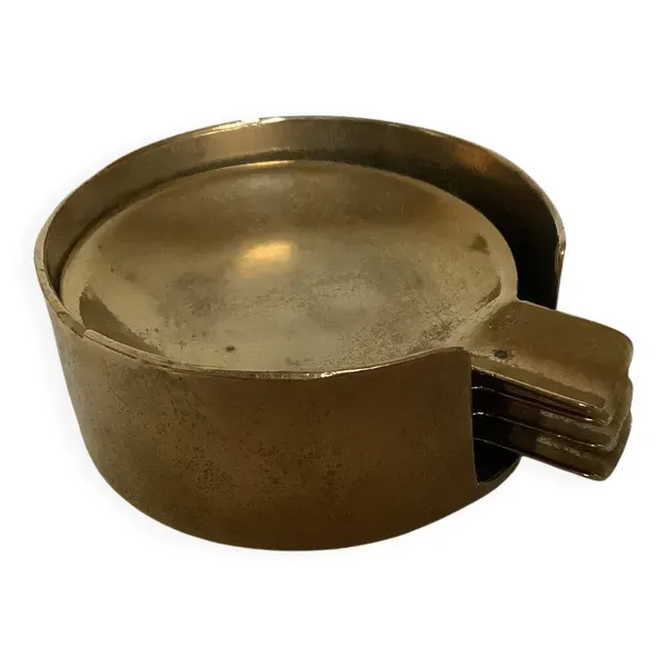 Quatre cendriers individuels en laiton