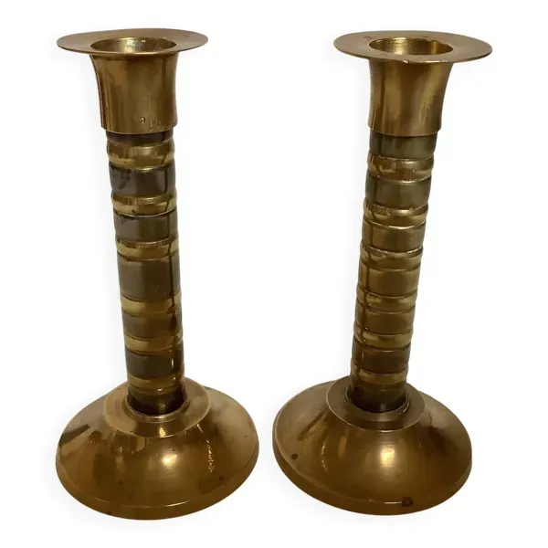 Paire de petits bougeoirs en laiton bicolore