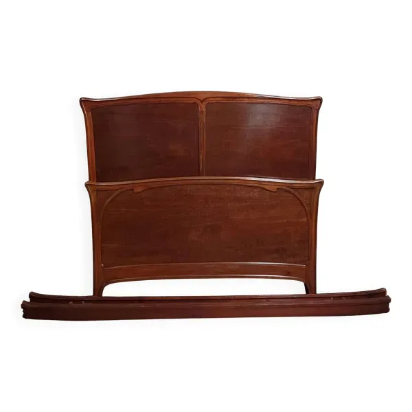 Ecole de Nancy : Lit époque Art Nouveau, caractérisée par ses lignes courbe