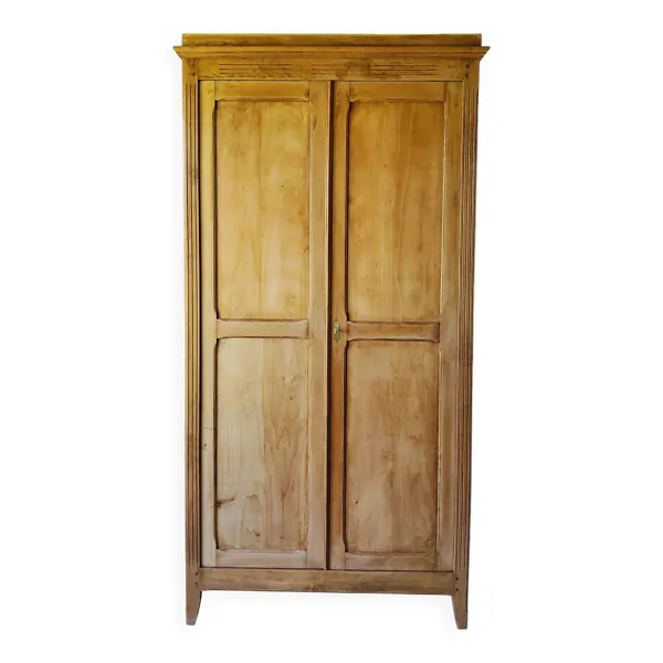 Armoire parisienne