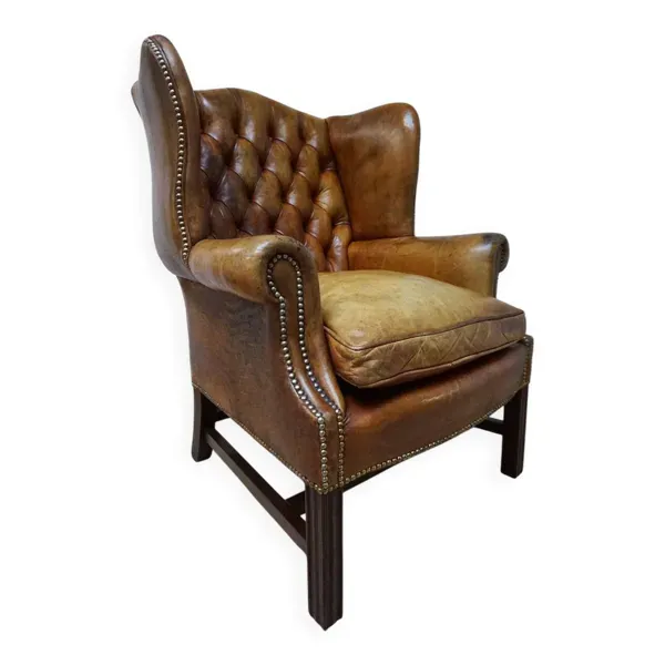Fauteuil Chesterfield en cuir cognac vintage, style wingback, Angleterre années 1940.
