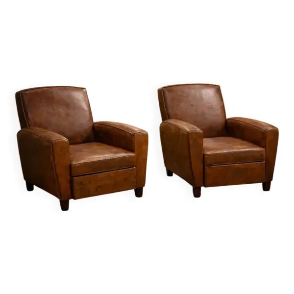 Paire de fauteuils club en cuir – Milieu du XXe siècle