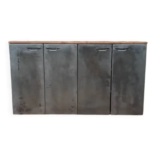 Buffet industriel mural