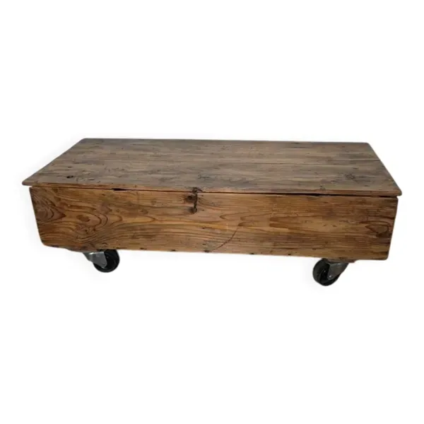 Table basse rustique sur roulettes