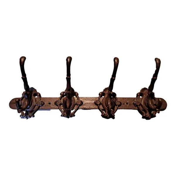 Porte-manteau 4 patères en fonte, art populaire années 50, décoration vintage métallique