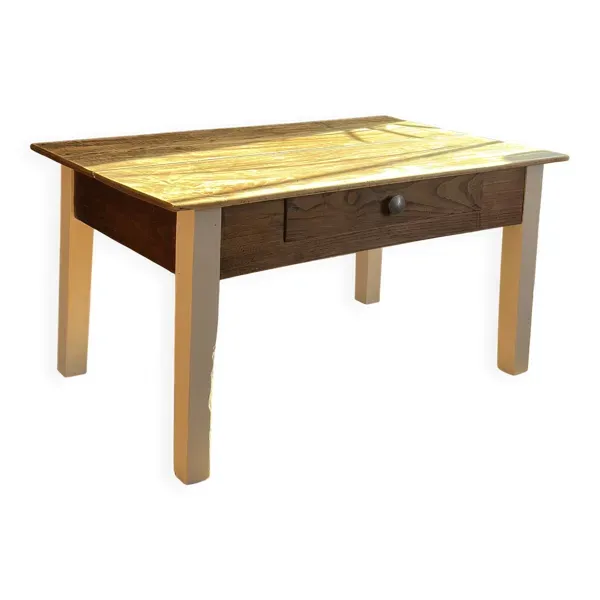 Table basse en bois patiné avec tiroir