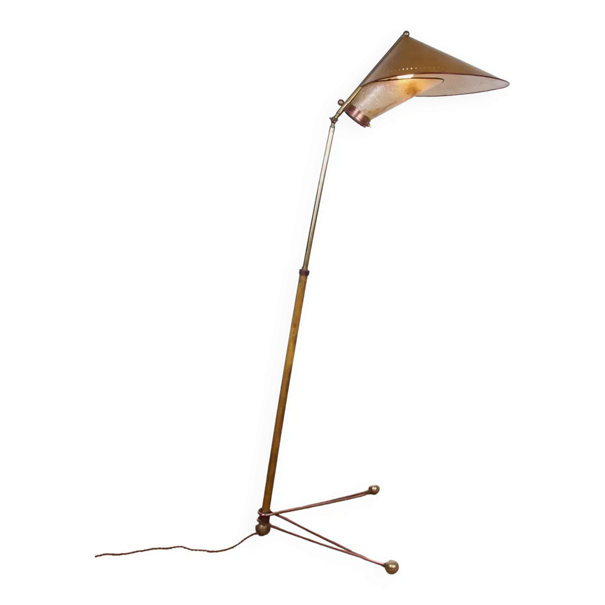 Lampadaire italien en laiton a fut conique réglable en inclinaison et en hauteur 1950