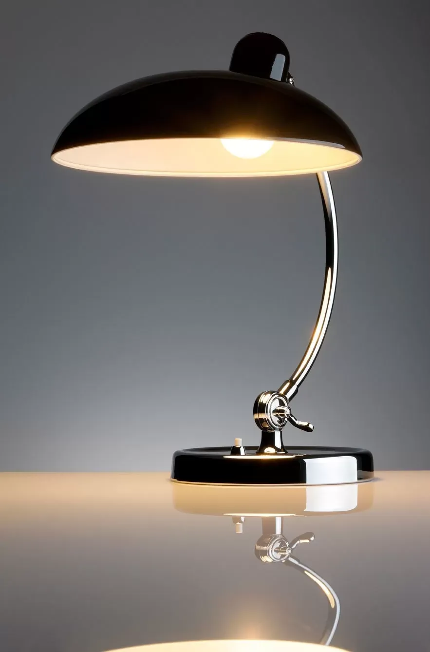 Illustration numéro 2 du produit Fritz Hansen Lampe de table Kaiser Idell 6631-T - noir