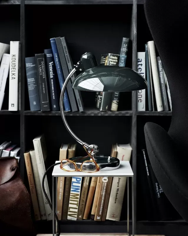 Illustration numéro 2 du produit Fritz Hansen Lampe de table Kaiser Idell 6631-T - vert foncé