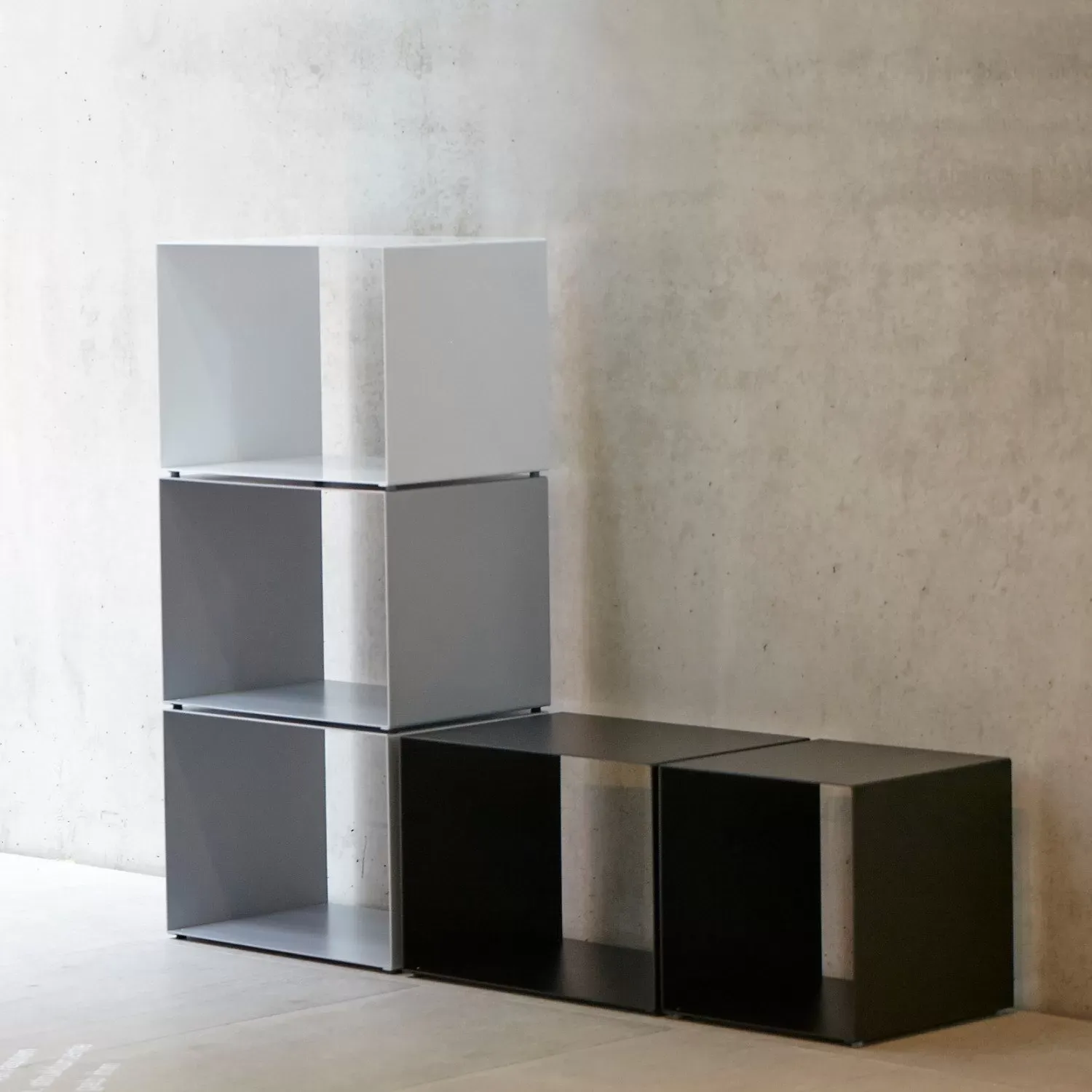 Illustration numéro 2 du produit Jan Kurtz Cube en acier Cubus - noir - L