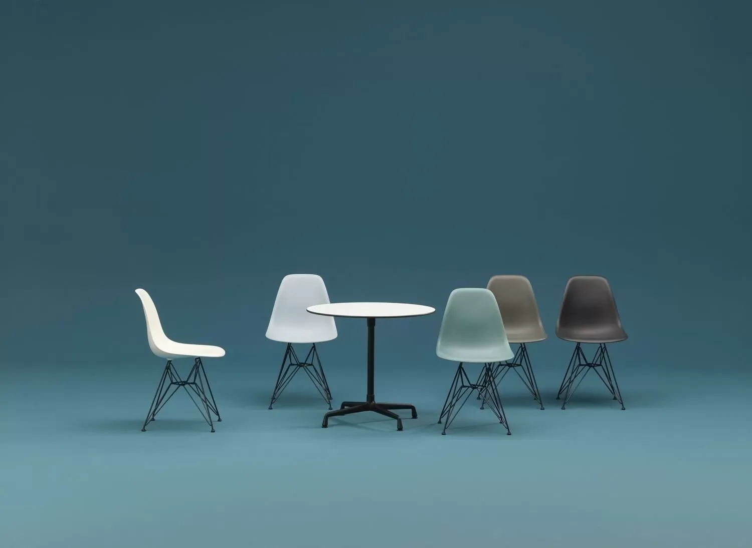 Illustration numéro 2 du produit Vitra DSR Eames Plastic Side Chair - gris polaire RE - chromé