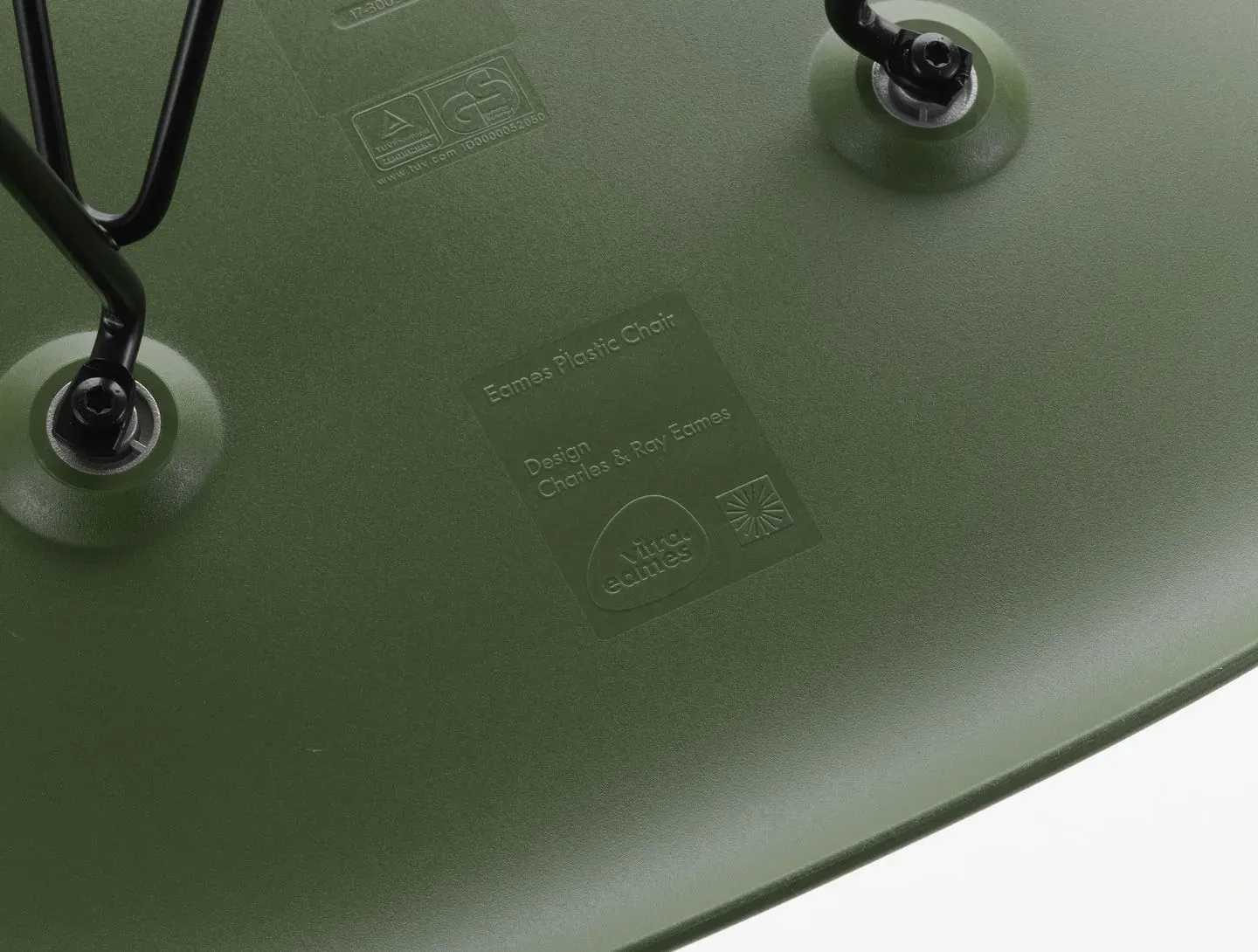 Illustration numéro 2 du produit Vitra DSW Eames Plastic Side Chair - forest RE - érable foncé