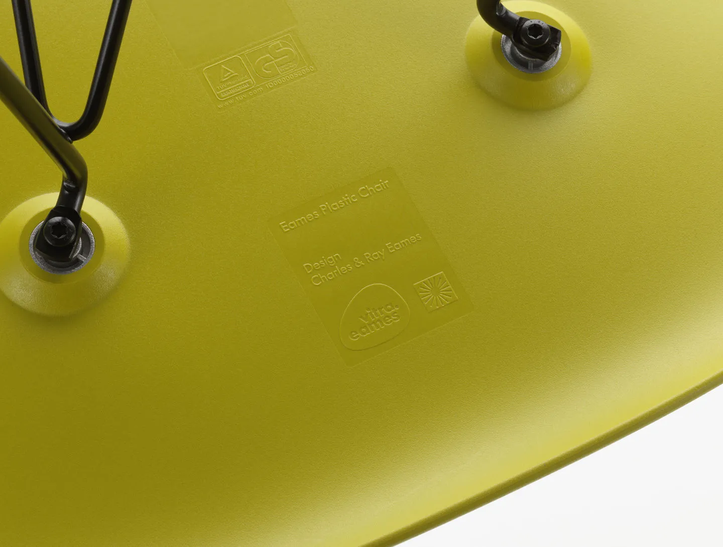 Illustration numéro 2 du produit Vitra DSW Eames Plastic Side Chair - moutarde RE - érable jaune