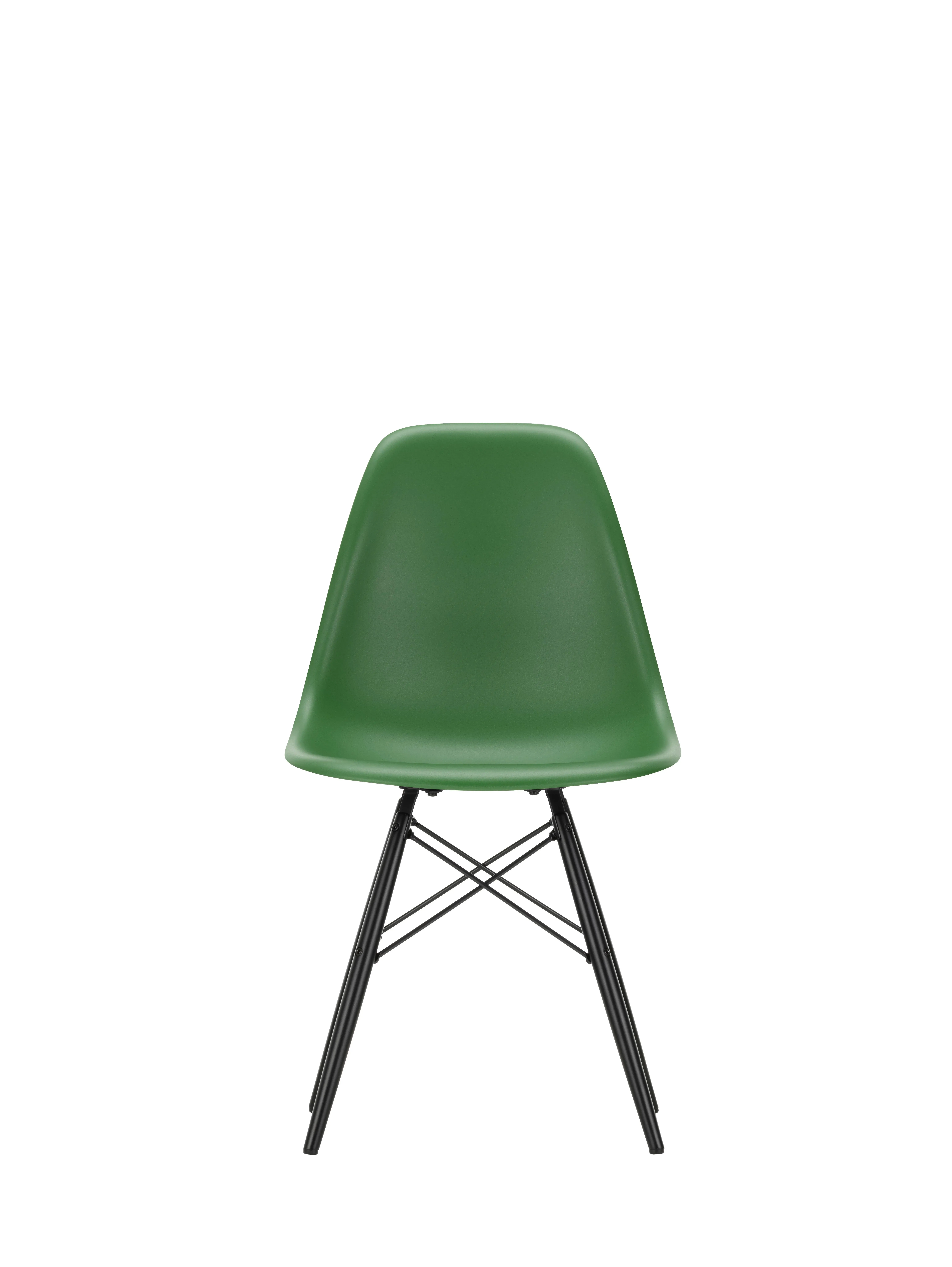 Illustration numéro 2 du produit Vitra DSW Eames Plastic Side Chair - émeraude RE - érable noir