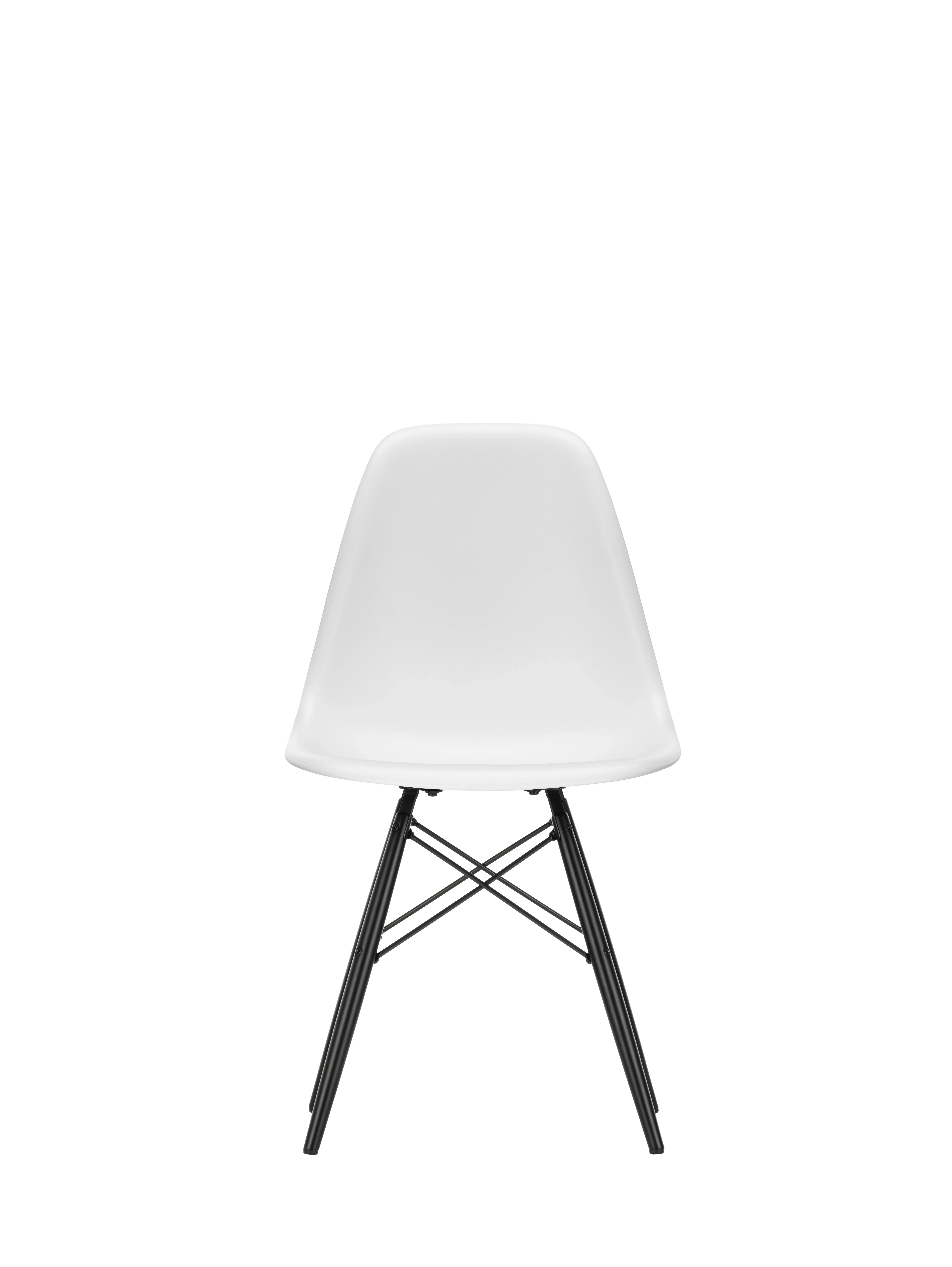 Illustration numéro 2 du produit Vitra DSW Eames Plastic Side Chair - coton blanc  RE - érable noir