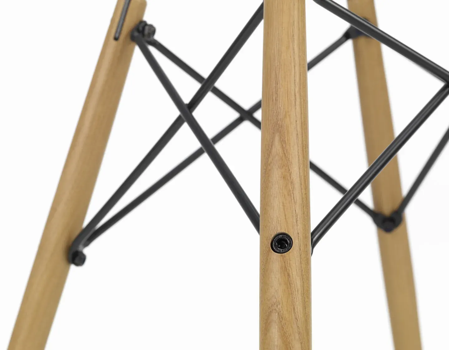 Illustration numéro 2 du produit Vitra DSW Eames Plastic Side Chair - gris polaire RE - Frêne couleur miel