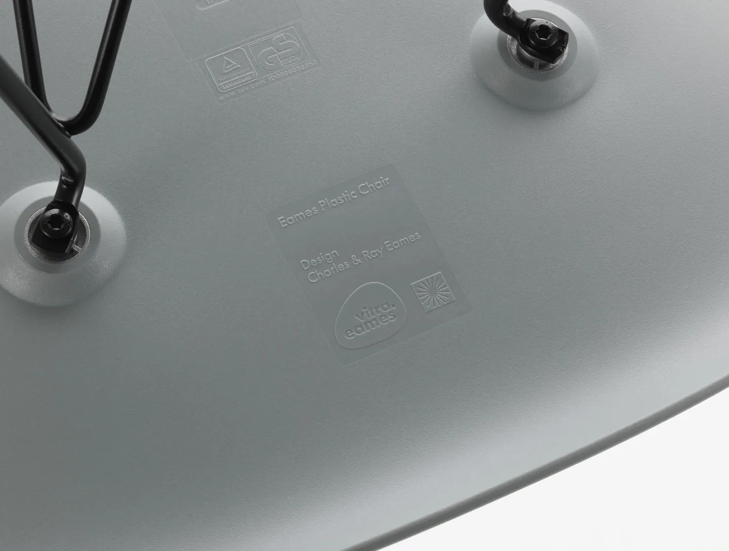 Illustration numéro 2 du produit Vitra DSW Eames Plastic Side Chair - gris clair RE - érable jaune