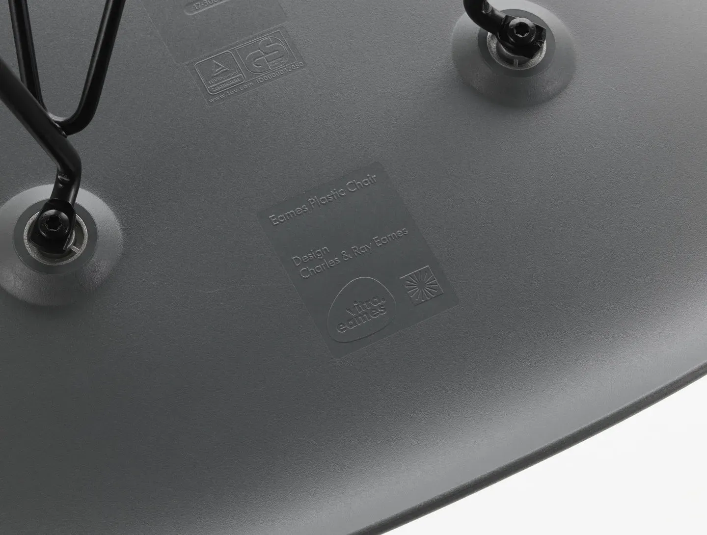 Illustration numéro 2 du produit Vitra DAW Eames Plastic Armchair - gris granit RE - érable jaune