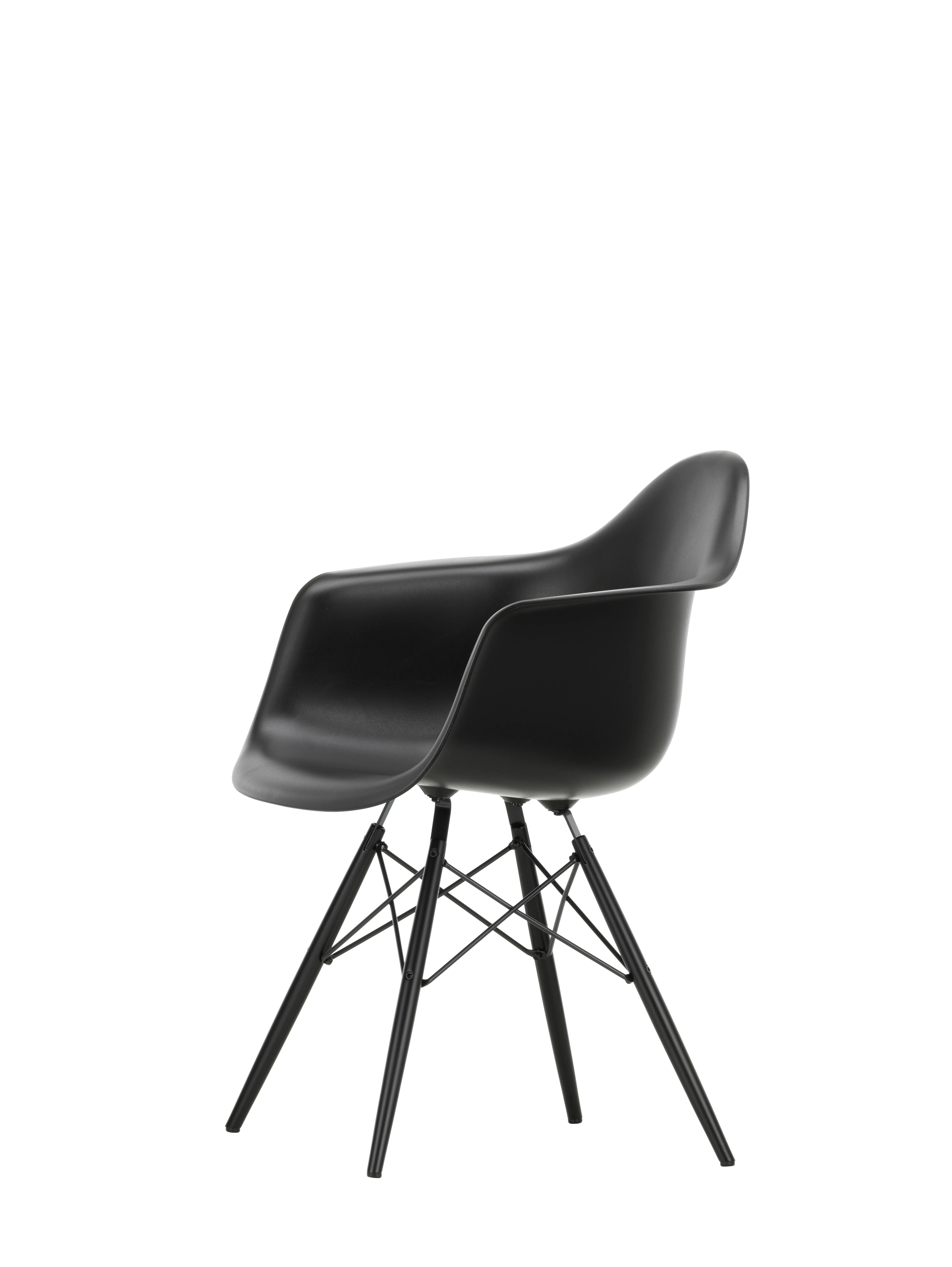 Illustration numéro 2 du produit Vitra DAW Eames Plastic Armchair - noir foncé RE - érable noir