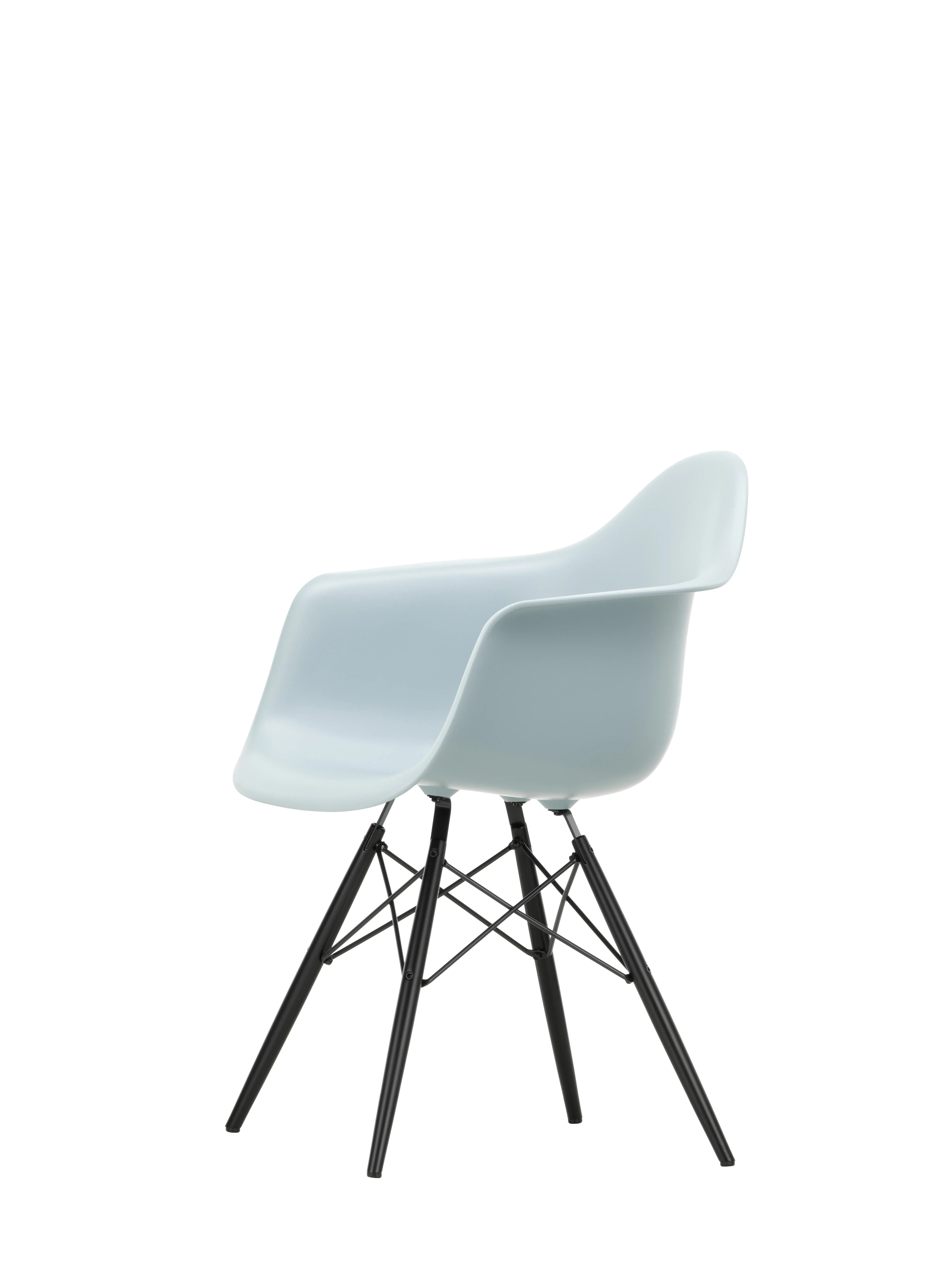 Illustration numéro 2 du produit Vitra DAW Eames Plastic Armchair - gris polaire RE - érable noir