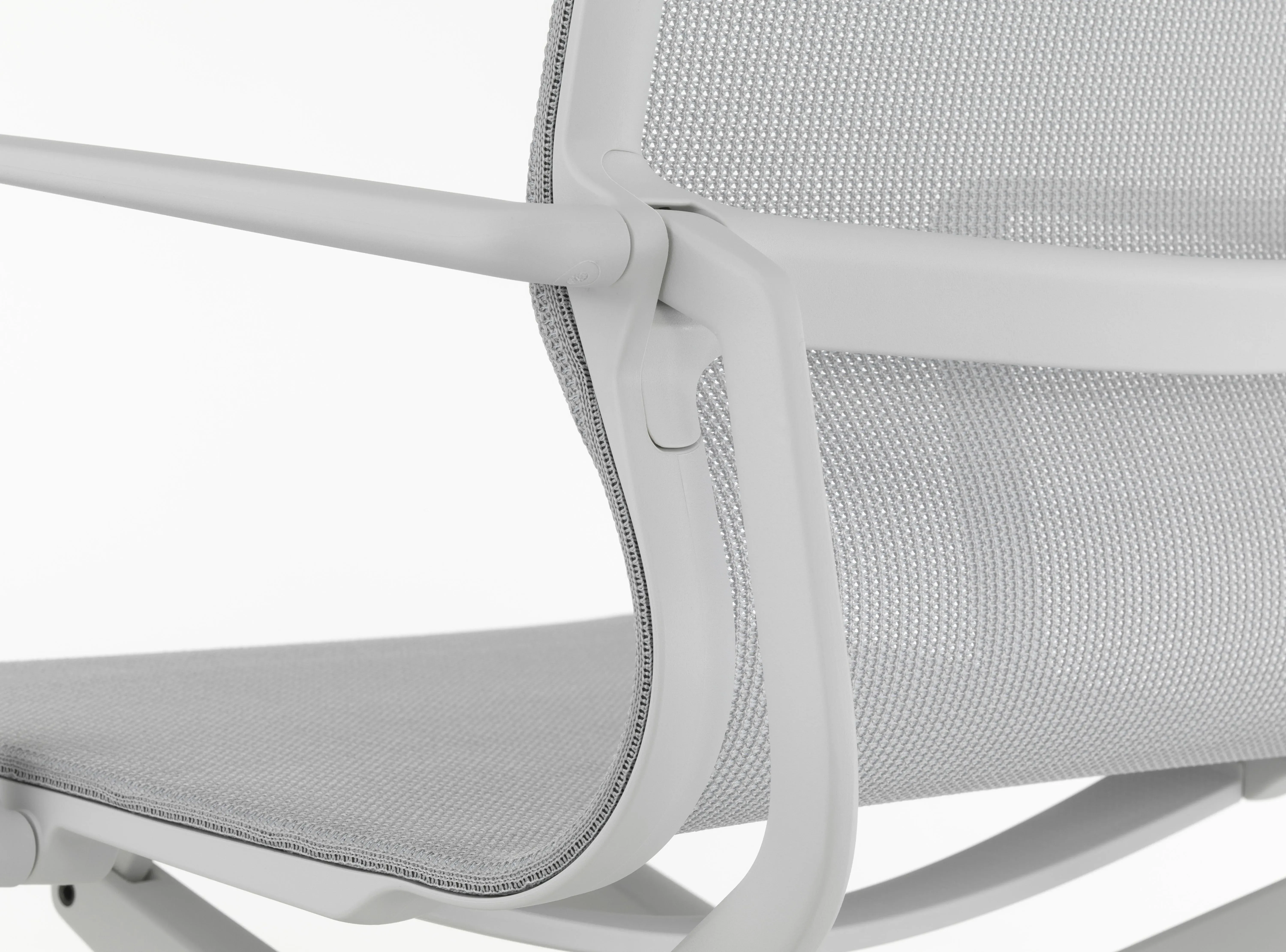 Illustration numéro 2 du produit Vitra Chaise de bureau Physix Piètement à cinq étoiles - poli - 07 gris argenté - Gris doux - roulettes pour sols durs