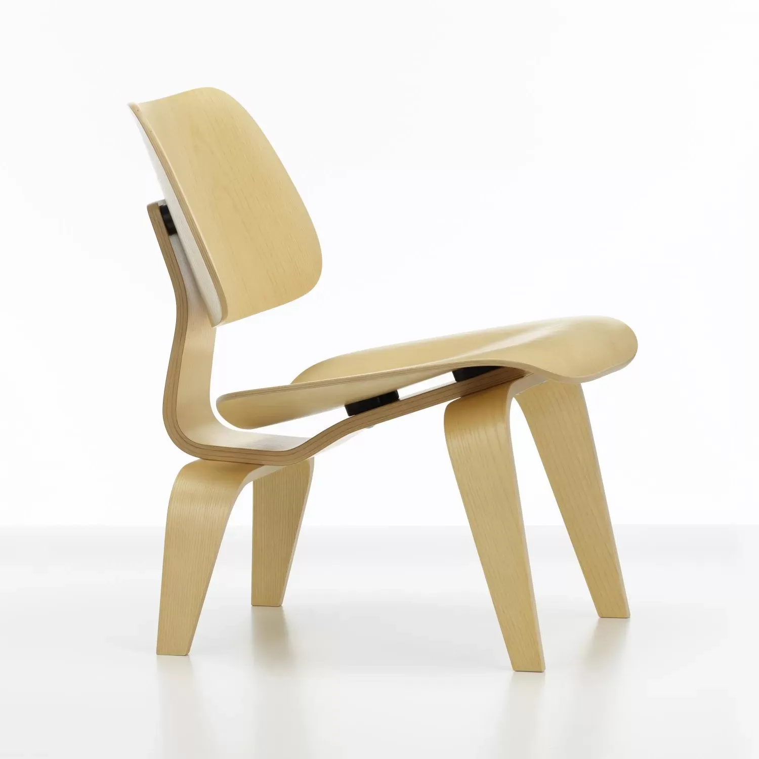 Illustration numéro 2 du produit Vitra Chaise Plywood Group LCW - frêne nature