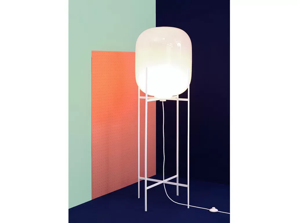 Illustration numéro 2 du produit Pulpo Lampadaire Oda Medium - gris-noir