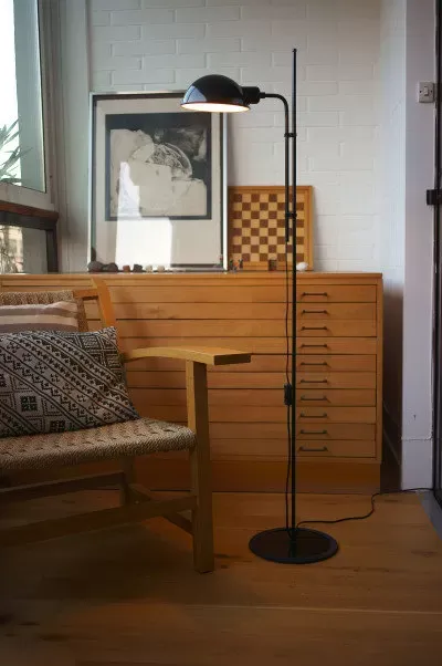Illustration numéro 2 du produit Marset Lampadaire Funiculi - noir