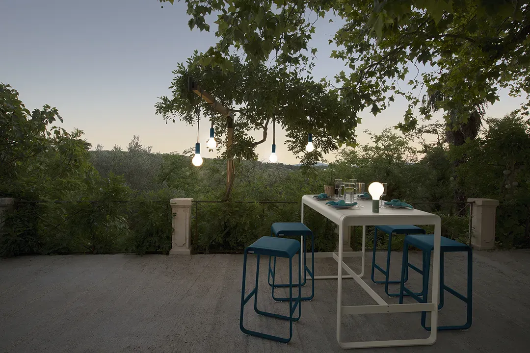 Illustration numéro 2 du produit Fermob Table BELLEVIE - B9 cerise noire - 140 x 80 cm