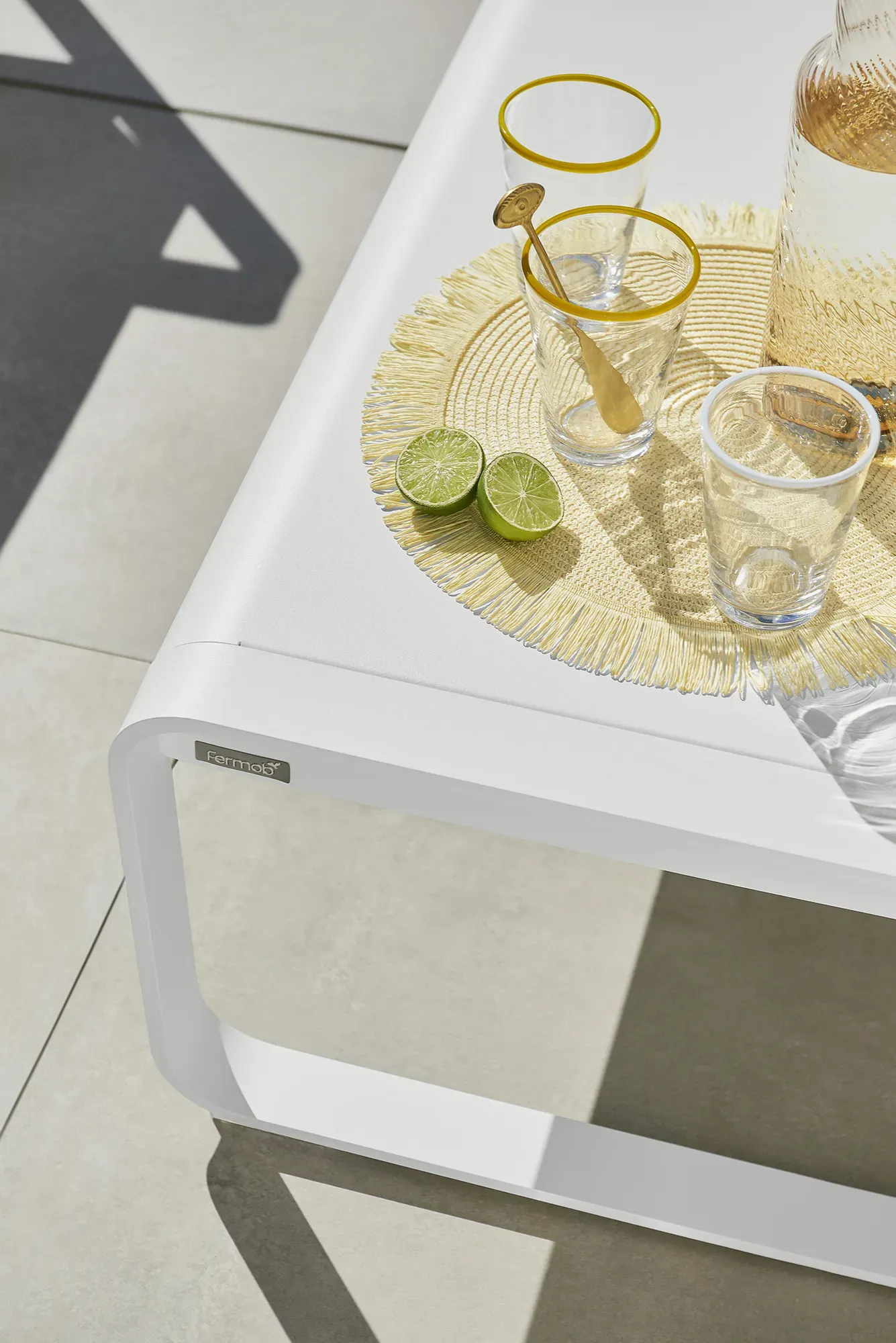 Illustration numéro 2 du produit Fermob Table basse BELLEVIE - 01 blanc coton
