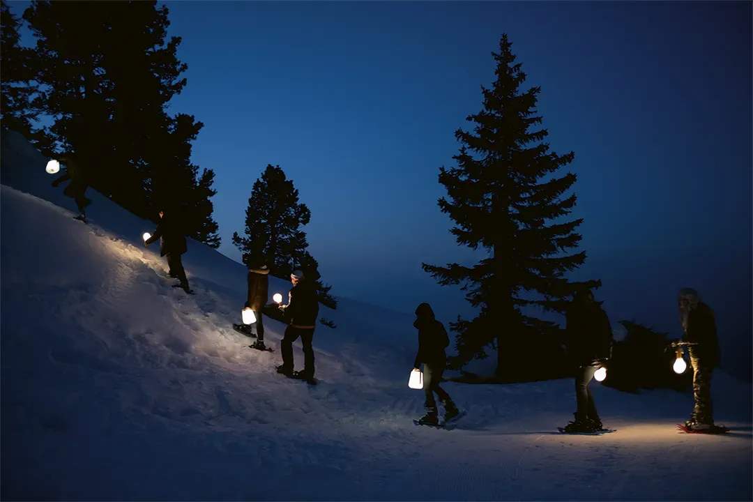 Illustration numéro 2 du produit Fermob Balad lampe d'extérieur - H 25 - B9 cerise noire