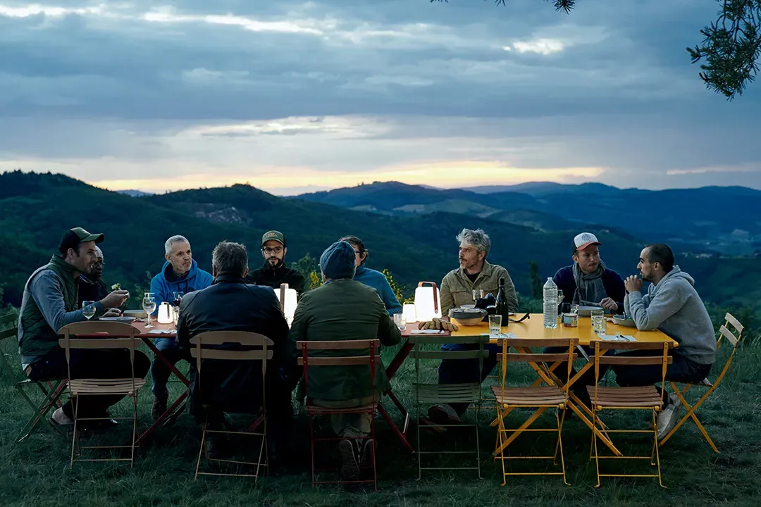 Illustration numéro 2 du produit Fermob Table pliante CARACTÈRE - A6 citron givré - carré, 128 x 128 cm