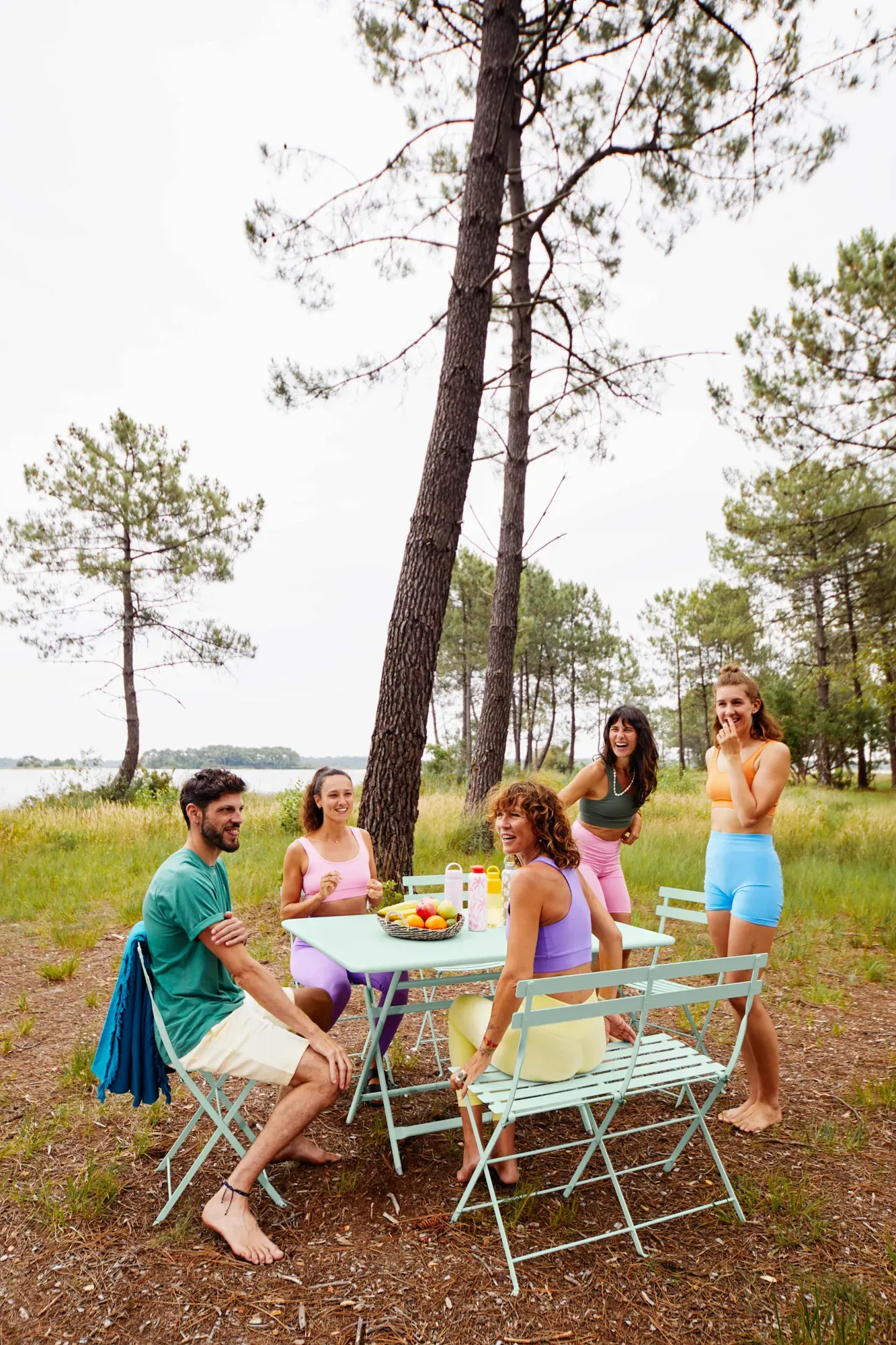 Illustration numéro 2 du produit Fermob Table pliante CARACTÈRE - 128 x 90 cm - A5 gris argile