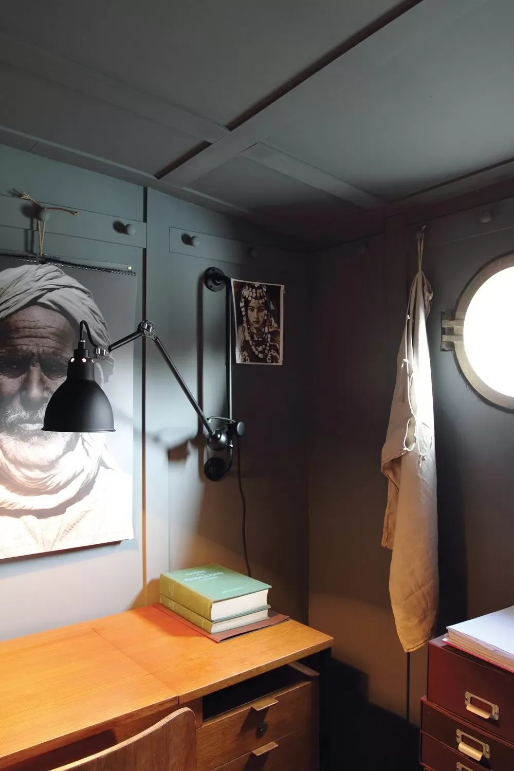 Illustration numéro 2 du produit DCWéditions Applique LAMPE GRAS N°210  - Noir/ Cuivre - conique