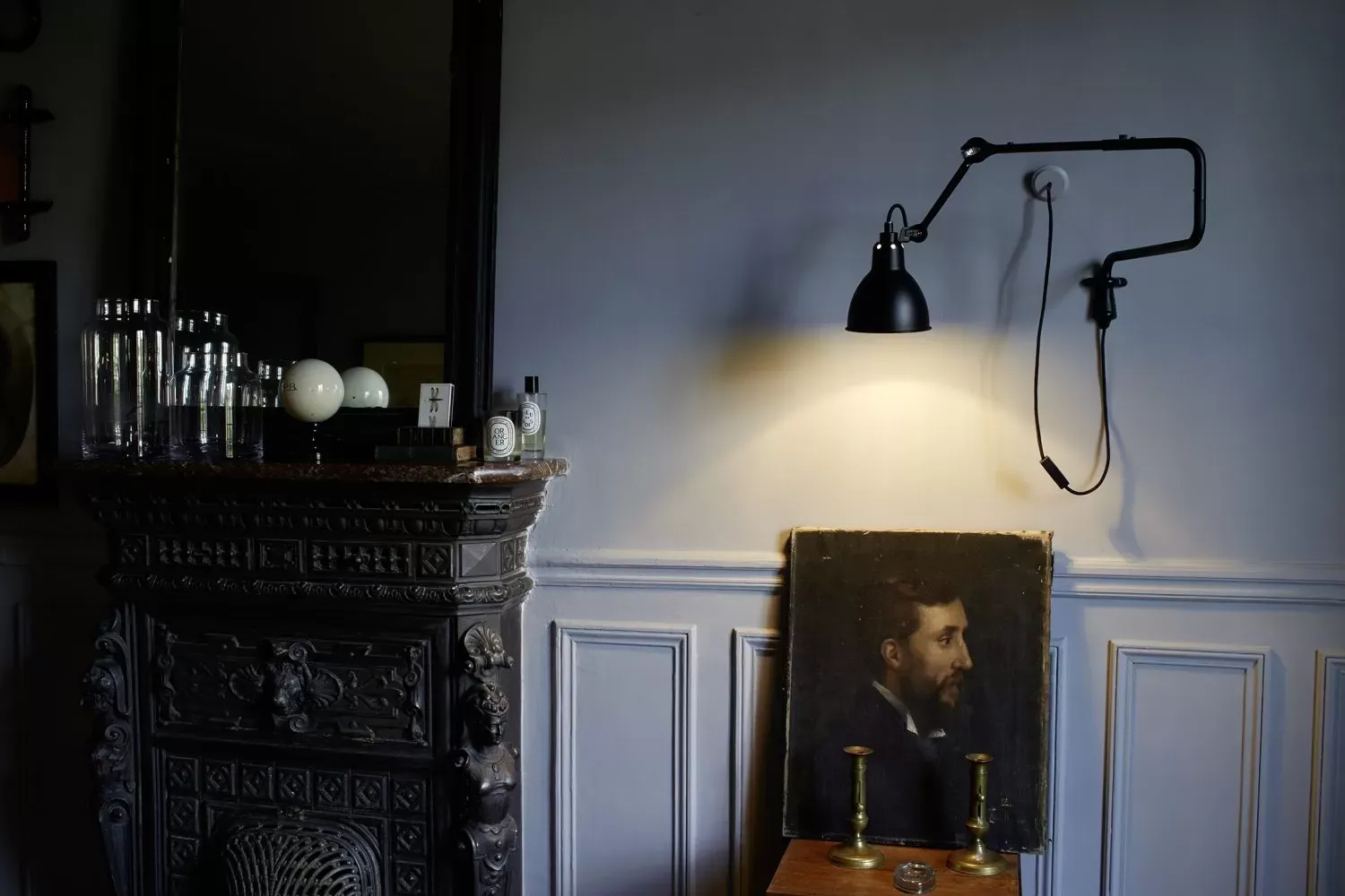 Illustration numéro 2 du produit DCWéditions Applique LAMPE GRAS N°303  - rouge - conique