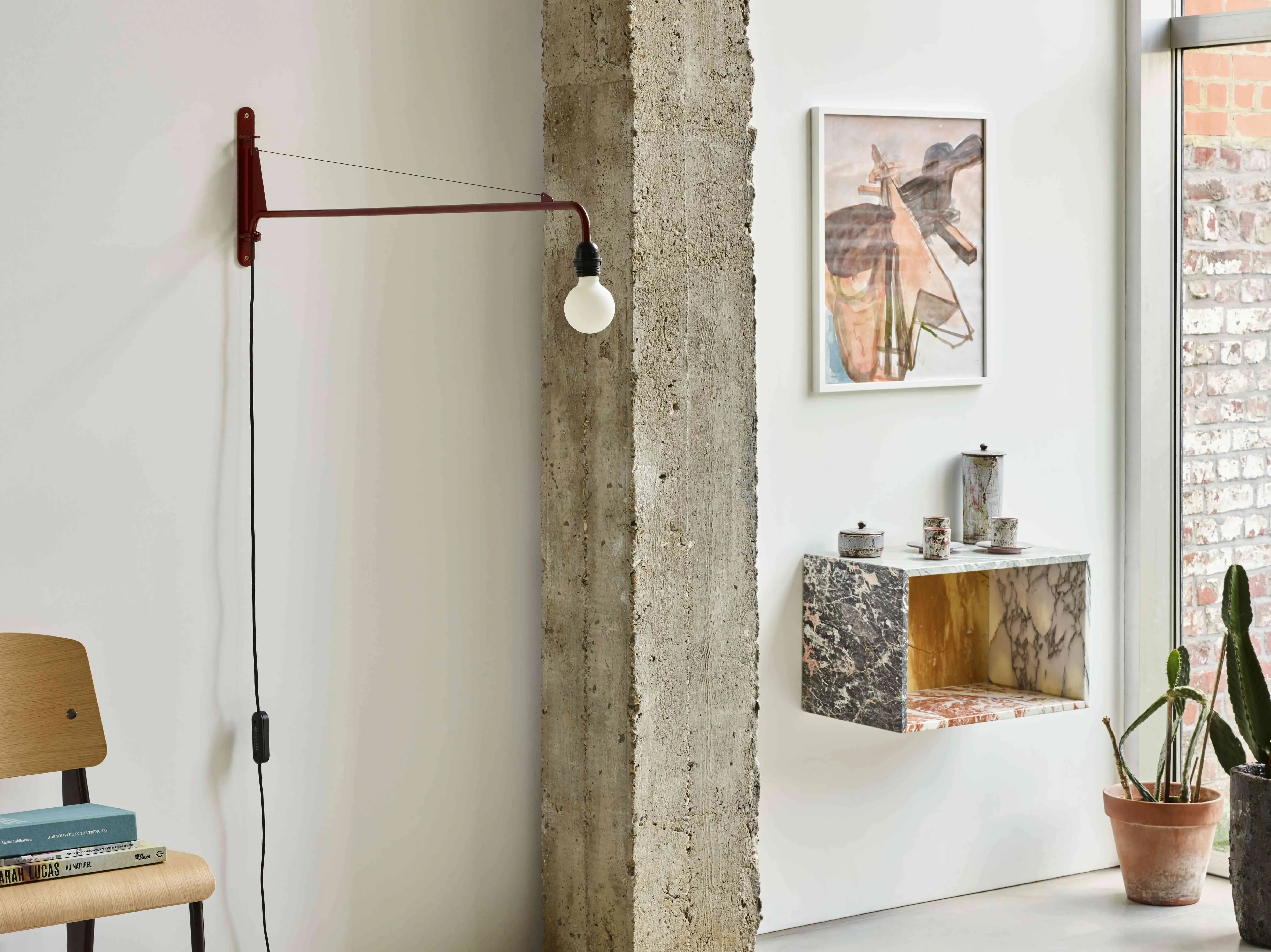 Illustration numéro 2 du produit Vitra Petite Potence  - japanese red